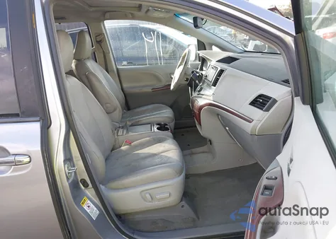 2013 Toyota Sienna Xle V6 8 Passenger z USA, uszkodzony, nr VIN 5TDYK3DC2DS334536